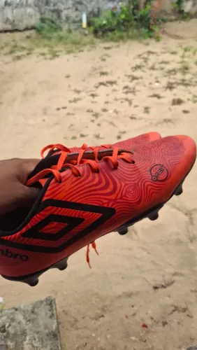 Chuteira umbro N°42