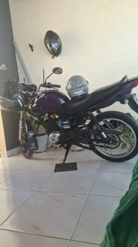 Vendo uma moto 