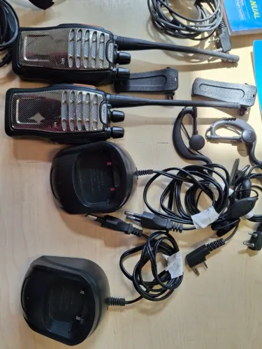 Par Rádio Comunicador Baofeng BF-777S Walkie Talkie + Fone Acústico