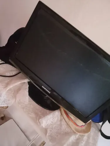 Televisão monitor pequeno