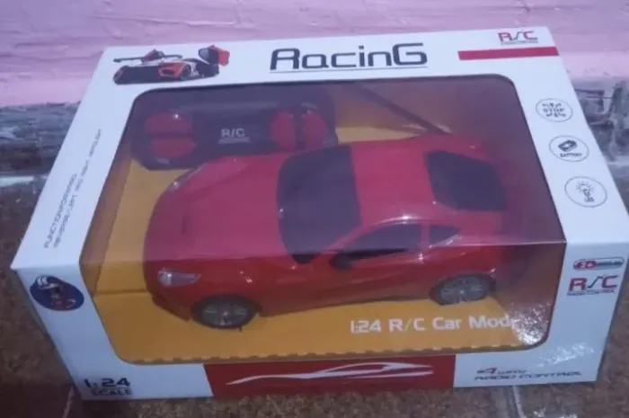 Carro controle remoto novo acende farol vai pro lado e outro!!