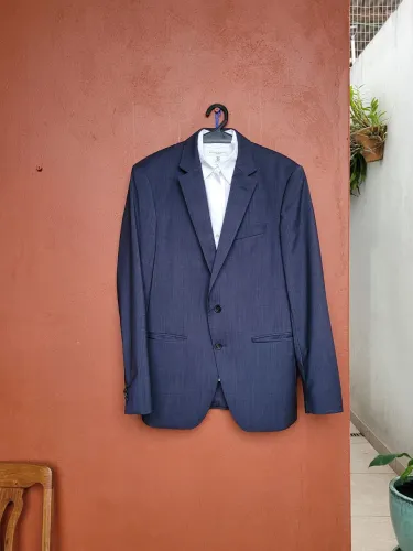 Maravilhoso terno HUGO BOSS original!!