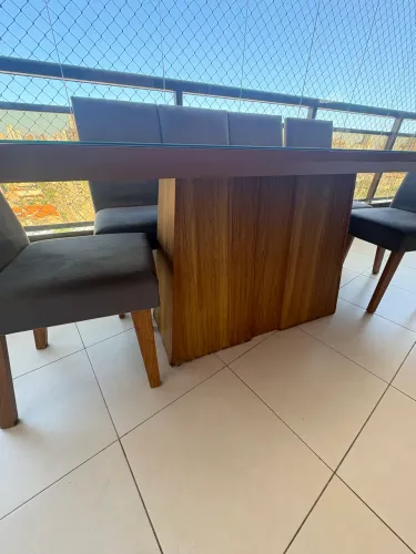 Mesa disponível para venda