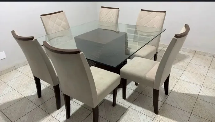 Mesa de jantar com 6 cadeiras 