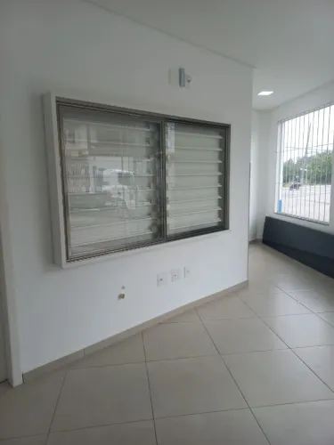 Expositor de esmaltes 2,00m X 1,20