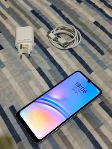 Samsung Galaxy A05 128GB - Perfeito, Completo com Película e Carregador