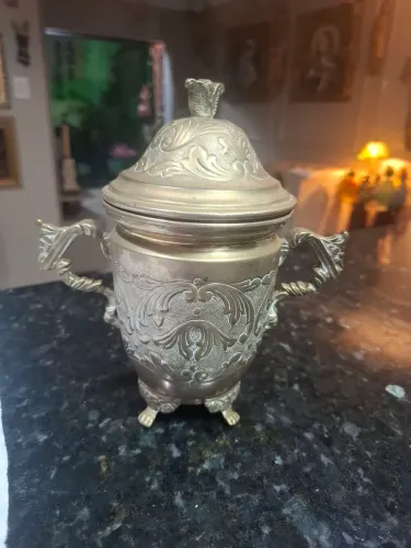 Peça de antiquário em bronze