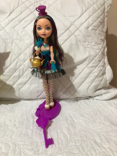Boneca Ever After High Madeline Hatter