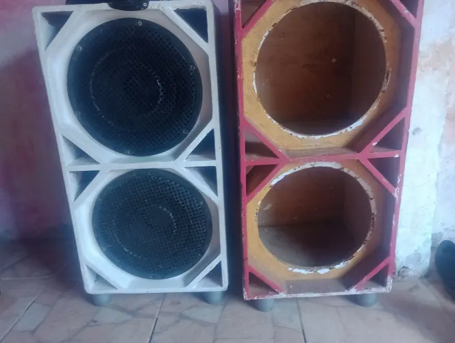 Vende-se umas caixaa de som preço negociável