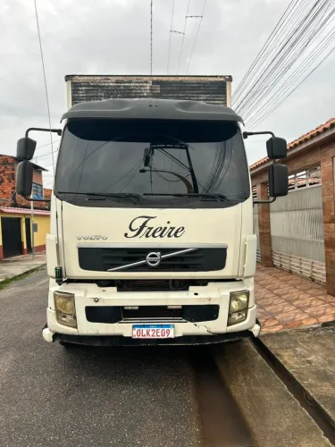 Caminhão Volvo VM 270 2012