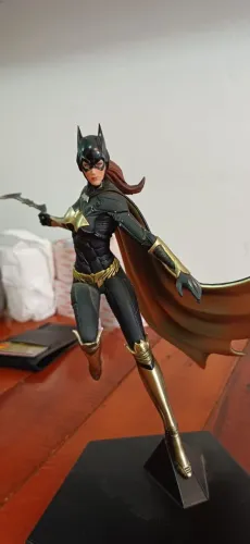 Batgirl Art Scale 1/10 - Arkham Knight Iron Studios (Com caixa arte)