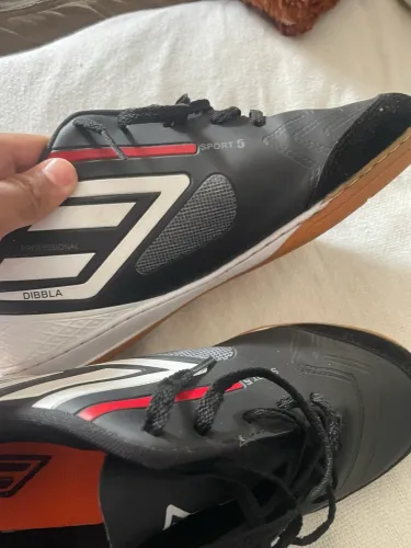 Chuteira futsal número 40