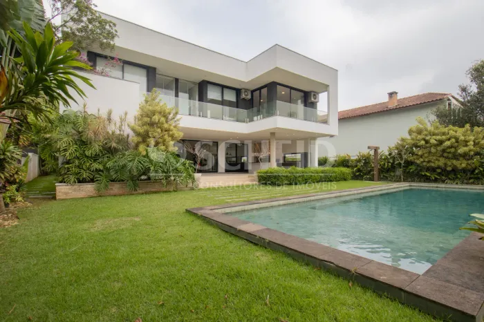 Casa de Condomínio à venda de 500m² útil 4 dormitórios 3 suítes 3 vagas no Embu Guaçu