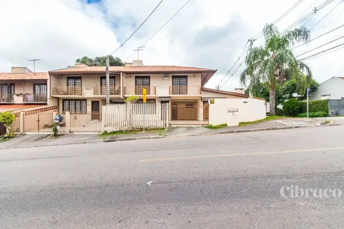 Sobrado para alugar no Uberaba com 4 quartos, sendo 2 suites