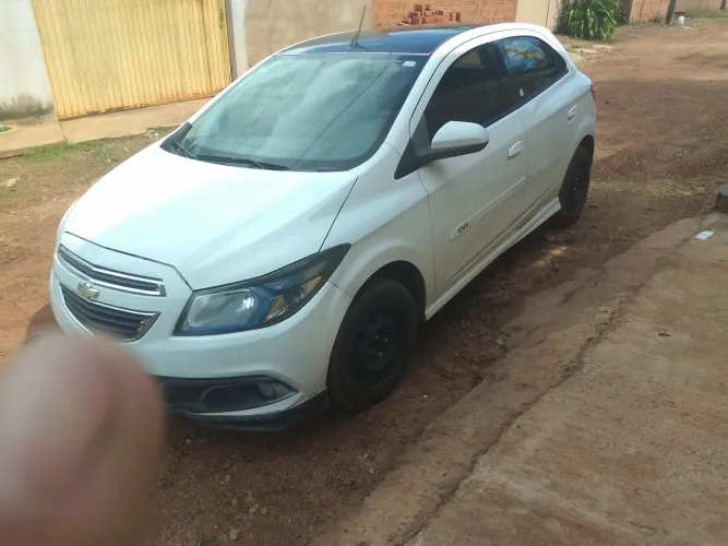 Chevrolet Onix Hatch LT 1.0 8V Flex Power Mec. 4P 2015