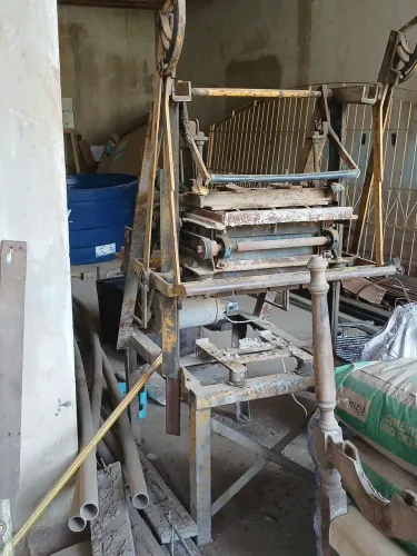 Máquina de fazer bloco