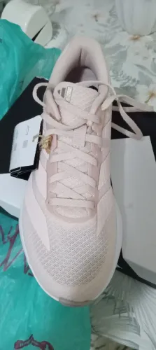 Tênis adidas novo original.