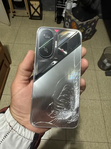POCO F7 512GB ( traseira trincada)