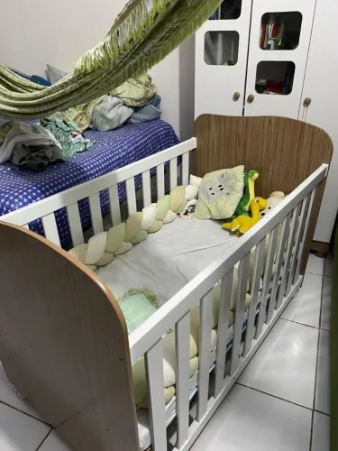 Berço de Bebê Super Conservado + Colchão