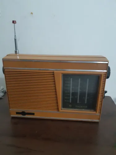 Radio de pilha antigo motoradio
