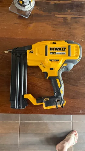 Pinador Dewalt a bateria 20v Max Brushless