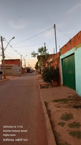 Vendo Casa comercial no sol nascente trecho 03 condomínio Gênesis