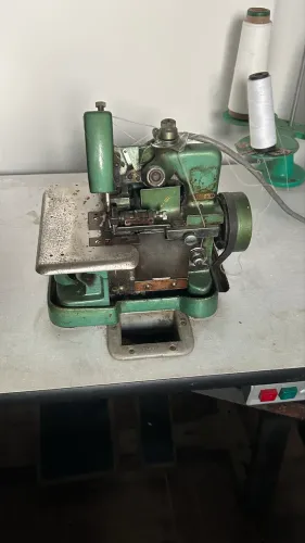 Máquina semi industrial overloque