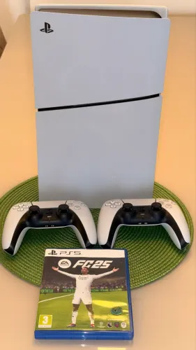 PS5 Slim 1TB C/ Leitor + 2 Controles + EA Sports FC 25 | Estado de Novo