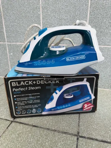 Ferro de Passar Roupas a Vapor Black + Decker