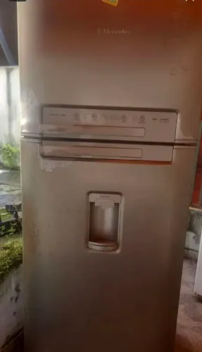 Geladeira Inox Electrolux