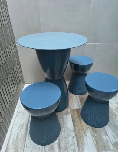 Mesa para área externa com banquetas 