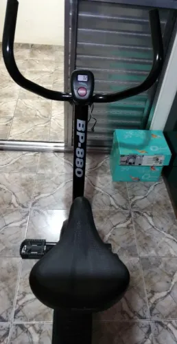Bicicleta ergométrica BP 880 c/ monitor