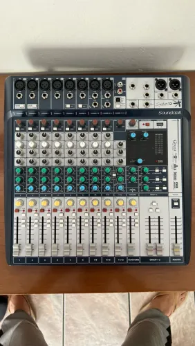 Mesa de Som Soundcraft Signature 12 com Efeitos - Revisada