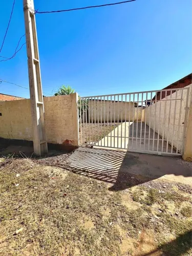 . CASA COM EXCELENTE OPORTUNIDADE