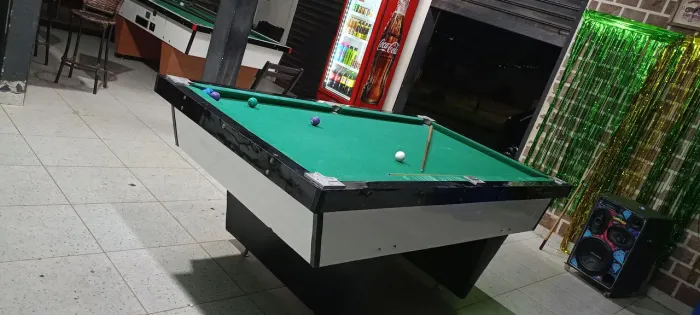 Mesa de sinuca no precinho só chama.