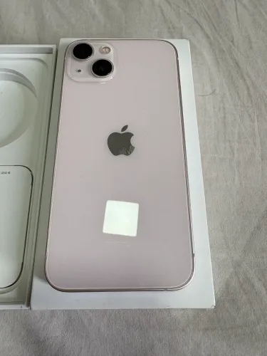 iPhone 13 rosa em ótimo estado. Bateria nova 100% de saúde