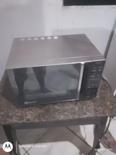 Vende-se microondas semi novo