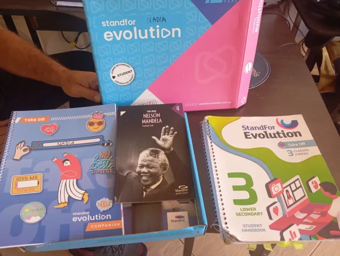 Livro inglês 8° ano StandFor Evolution