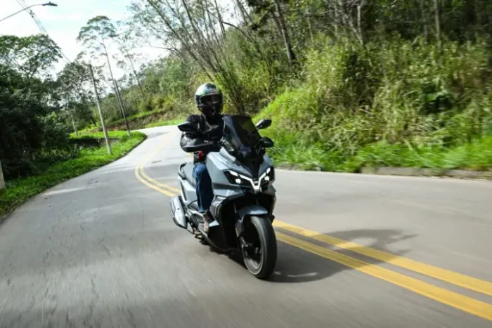 ADX 300 ABS - FINANCIA EM 48X S/ ENTRADA - FABY