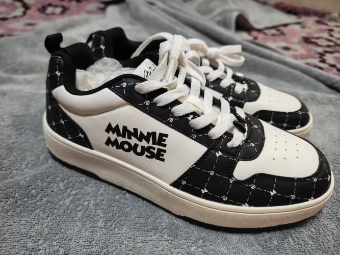 Vendo tênis feminino adulto original comprado na Disney Minnie mouse 