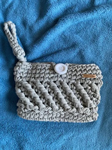 Bolsa de mão em malha
