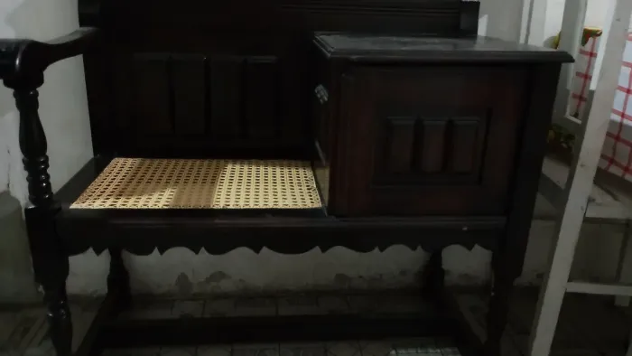 Mesa de telefone antiga