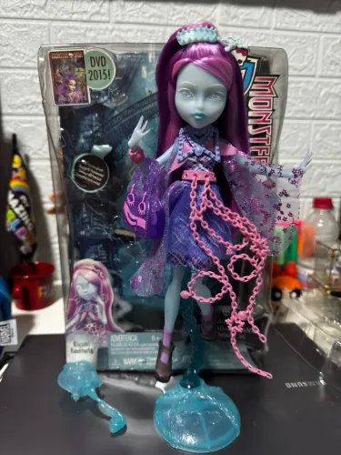 Boneca Monster High Kiyomi Haunterly COMPLETA