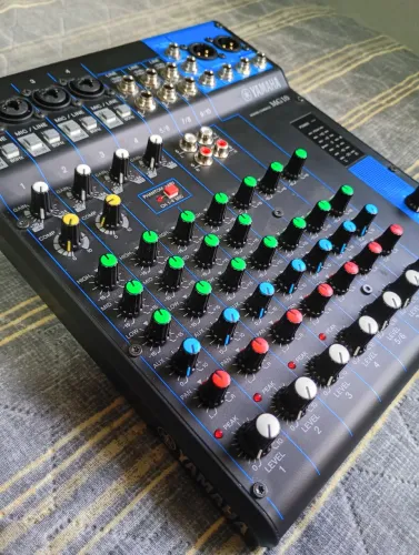 Mesa de som Yamaha 10 canais