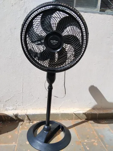 Ventilador Brittania de coluna