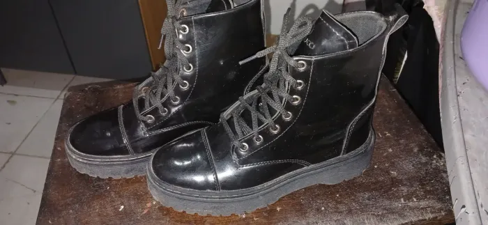 Bota contorno verniz