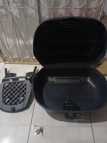 Vendo Bau com Suporte 