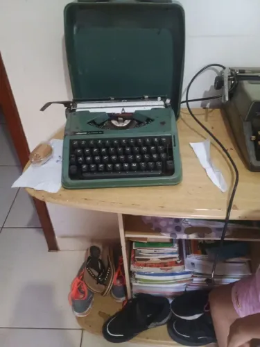 Máquina de escrita 1970 - 1980 para coleção