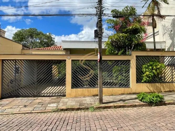 Casa no centro de São José do Rio Pardo com 5 quartos e 370m² de área total