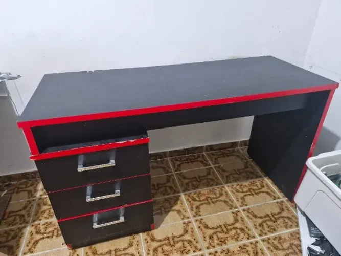 Mesa Gamer Preta e Vermelha com 3 Gavetas | Barata para sair hoje